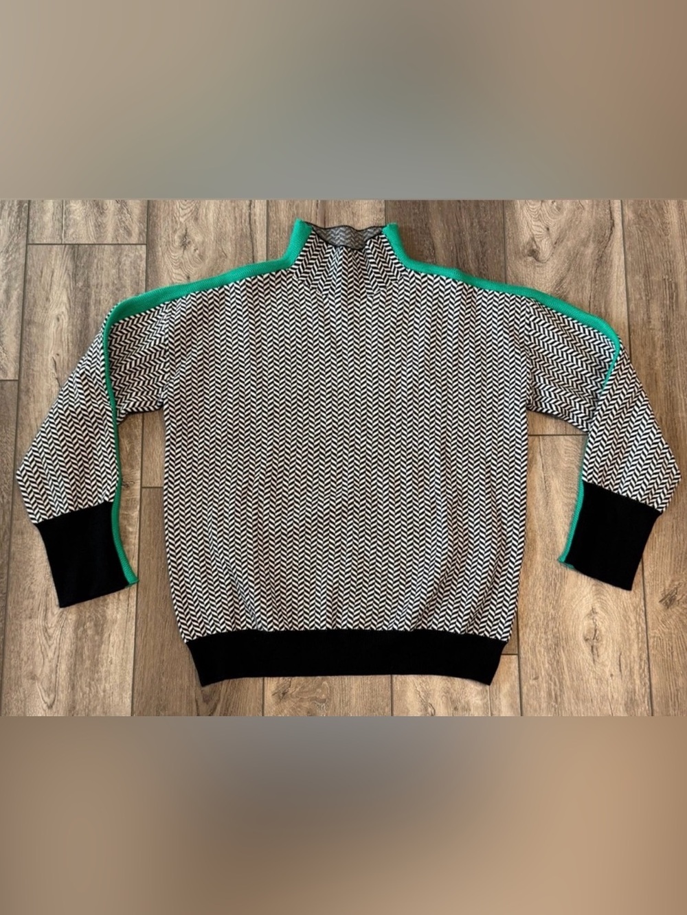 Cezele High Turtleneck Sweater Pullover Women’s Large Black White Chevron Stripe